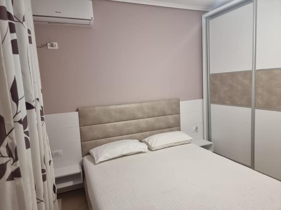 Two Suns Apartament Sarande Bagian luar foto