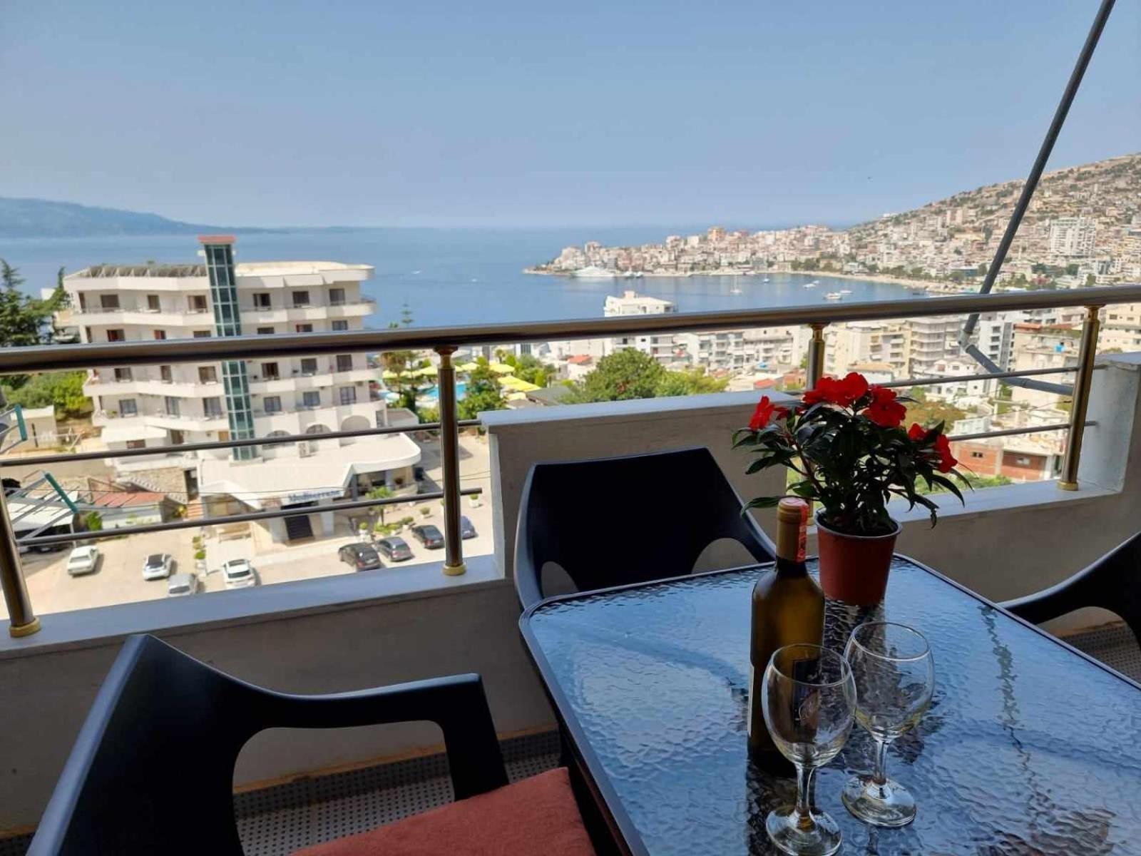 Two Suns Apartament Sarande Bagian luar foto